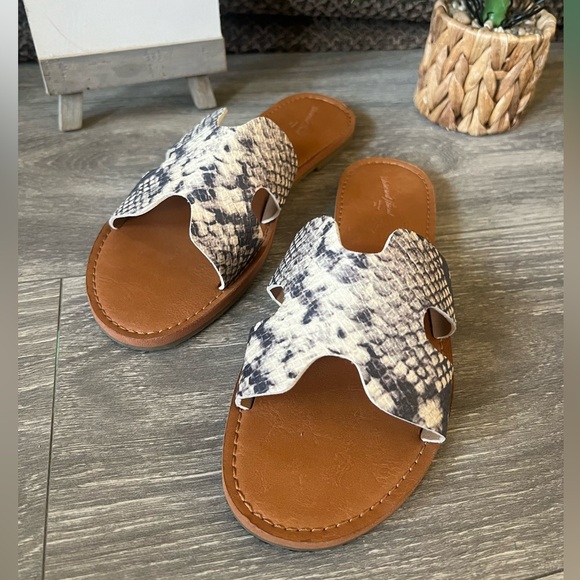 Universal Thread Jenny Faux Leather Snake Print Slide Sandal. Size 8.5 - Picture 1 of 6